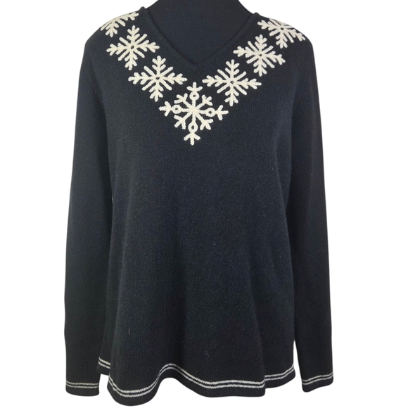 Liz Claiborne Sweaters - Liz Claiborne Sport Black Lambswool V-Neck Sweater with White Snowflake Med